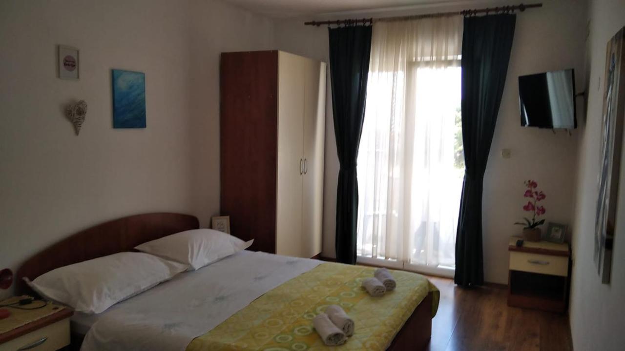 Apartman Mare ดริเวนิก ภายนอก รูปภาพ